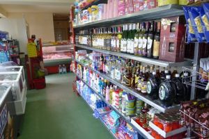 Trei magazine alimentare din judeţ, amendate de inspectorii sanitar-veterinari