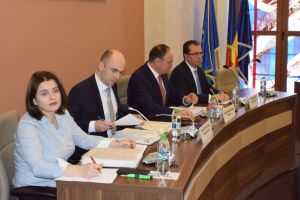 Ședinţă furtunoasă la început de an. Despre Dragnea, Boc şi Prună în Consiliul Judeţean