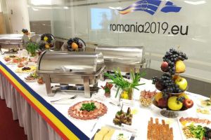 Produs tradiţional din Bistriţa-Năsăud, la expoziţia reprezentanţei României pe lângă UE