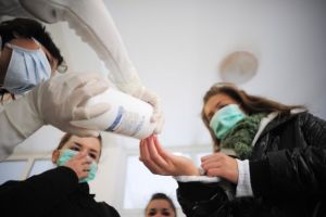 Virozele fac victime în continuare la Sibiu – Mai mulţi oameni au ajuns la spital