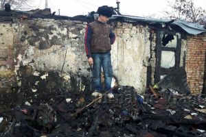 UMANITAR: Un înger de copil şi bunica ei au nevoie de ajutor! Casa le-a fost distrusă de un incendiu