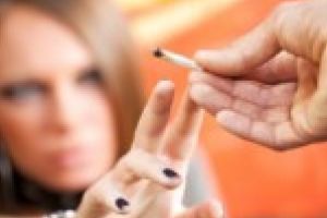 Tanara romanca gasita moarta in masina personala in Italia. Fata consuma substante interzise