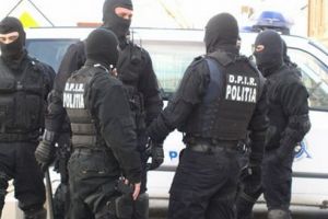 18 percheziţii într-un dosar de evaziune fiscală şi spălare de bani!