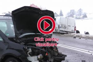 Doi bărbaţi au ajuns la spital, după ce două vehicule s-au ciocnit la Milişăuţi