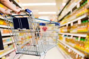 Amendă uriaşă, de 87 de milioane de lei, pentru Auchan, Carrefour şi Cora. Consiliul Concurenţei acuză că s-au înţeles pe preţuri