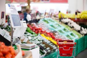 Două din cele mai mari hypermarketuri din ţară au fost amendate pentru preţuri prea mari