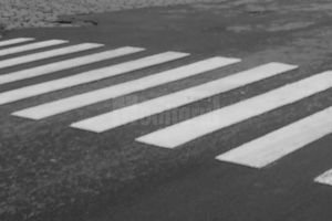 Copilă de 7 ani, accidentată de o maşină pe trecerea de pietoni