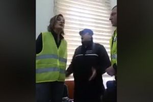 VIDEO: SCANDAL în şedinţa CL Aiud. Consilierul independent Ionela Danciu gata să fie scoasă din sală, de doi poliţişti locali