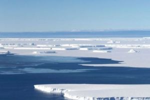 NASA a descoperit o cavitate URIAŞĂ în cel mai PERICULOS gheţar din lume, care ar putea declanşa un DEZASTRU. Ce s-ar întâmpla dacă s-ar prăbuşi