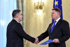 Gabriel Leş câştigă primul conflict cu Klaus Iohannis!