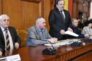 Cum e TURCUL şi PISTOLUL. Gafele Vioricăi Dăncilă sunt molipsitoare. Un preşedinte de Consiliu Judeţean confundă astronomia cu... gastronomia în timpul unei ceremonii de acordare a unei diplome unui elev premiant la Olimpiadă Internaţională de astronomie 