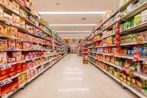Supermarketurile Auchan, Carrefour şi Cora amendate drastic pentru „măsluirea” preţurilor