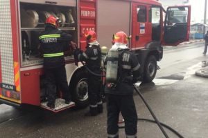 Video: Incendiu cu victimă la un market din Târgu-Jiu