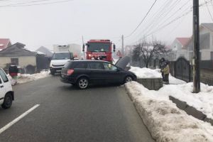 Tânără rănită într-un accident rutier la Bâlteni