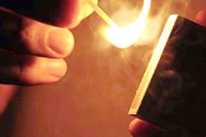 Terorizaţi de nepot. Și-a ameninţat bunicii că le dă foc la casă