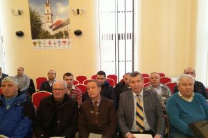 Unirea: Terenul de sport care dezbină. Creţu: Unii merită salvaţi chiar împotriva voineţei lor