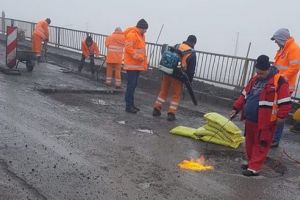 Lucrări de reparaţii pe podul din Sânpaul