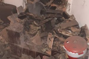 Explozie in Boldesti Scaeni. Doi tineri au fost raniti dupa ce le-a explodat soba din teracota