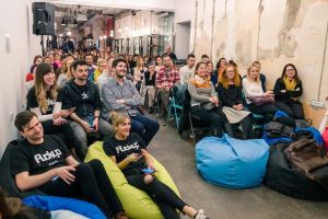 FuckUp Nights în Oradea! Faimoase la nivel internaţional, întâlnirile în care antreprenorii îşi povestesc nereuşitele debutează şi la Oradea