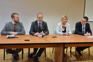 Copiii de etnie maghiară, mai europeni decât cei români: Comisarul pentru Educaţie al UE, Navracsics Tibor, le-a dat „ponturi” pentru banii UE doar minoritarilor