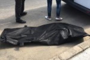 GALERIE FOTO: Cadavru gasit in Blocul Turn de la intersectia Bulevardului Independentei cu strada Scolilor / Prima ipoteza: SINUCIDERE