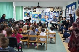 FOTO: „Din dragoste pentru lectură” – parteneriat educaţional între Grădiniţa Step by Step nr. 12 Alba Iulia şi Biblioteca Judeţeană „Lucian Blaga” Alba