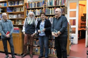 FOTOGALERIE. Expoziţie retrospectivă de caricaturi semnate Tety Boros, la Biblioteca Judeţeană Mureş