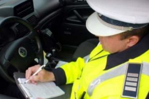 Adolescent din Costeşti, prins la volan fără permis