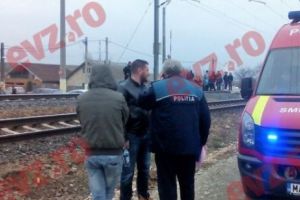 SINUCIDERE pe Calea Ferată. TREN BLOCAT în câmp