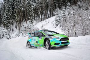 Peste 50 de echipaje participă la raliul internaţional Winter Rally Covasna