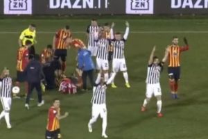 Accidentare teribilă în divizia B. A rămas inconştient pe gazon. Salvarea a venit după 3 minute| VIDEO
