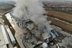 DSP Alba: ”Calitatea aerului în zona încendiului de la fabrica Solina este în limite normale şi nu există niciun pericol pentru sănătate”