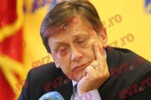 Va fi pe lista pentru europarlamentare? Crin Antonescu mai aşteaptă două săptămâni