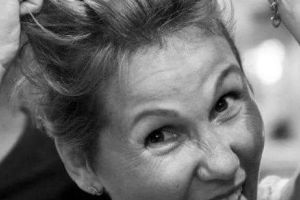 Mesajul unei frumoase muribunde pentru toate femeile: ” Vă cer, vă implor, vă somez să nu lăsaţi iubirea neîmplinită să devină cancer”. Moştenirea Eugeniei Miriam Soare