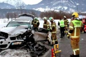 TRAGEDIE pe şosea. O româncă a DECEDAT şi un copil este în COMĂ. Drumul este BLOCAT