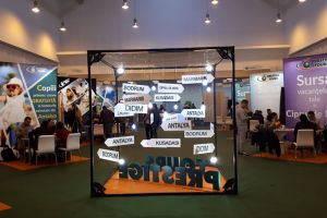 Arădenii s-au înghesuit să plece în VACANŢE LA PREŢ REDUS! O mai pot face şi duminică (GALERIE FOTO)