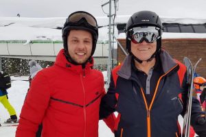 FOTO – Preşedintele Iohannis s-a dus la schi pe Transalpina. S-a fotografiat cu turiştii