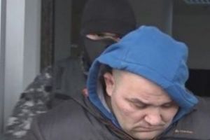RĂZBUNARE CUMPLITĂ a unui INTERLOP. L-a BĂTUT şi i-a VIOLAT iubita chiar în faţa lui. El esrte INFRACTORUL care a fost ARESTAT