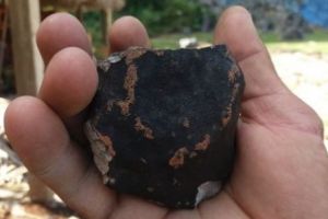 Cad meteoriţii pe pământ! Un oraş turistic a fost asaltat de roci. VIDEO în articol