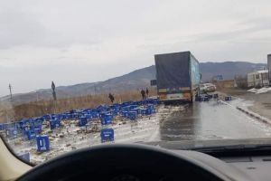Să curgă berea! Zeci de navete cu bere, împrăştiate pe centura Săcelelui