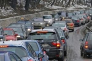 Circulaţie INFERNALĂ pe DN1. În ce zone se circulă bară la bară