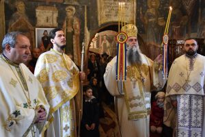 Înaltpreasfinţitul Părinte Varsanufie, Arhiepiscopul Râmnicului: Rugăciune şi binecuvântare în Parohia „Adormirea Maicii Domnului”- Bujoreni