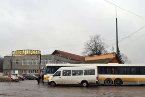 Patronul firmei care transportă zilnic 2200 de mineri ai CEO, obligat să-şi reducă investiţiile pentru că s-au dublat, peste noapte, impozitele în Motru!