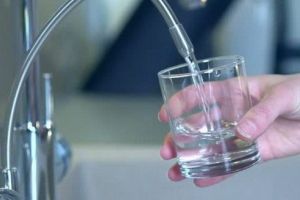 Sistemul de distribuţie a apei potabile, extins pe mai multe străzi din Reghin