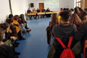 Liceul Teoretic „Gheorghe Lazăr” din Pecica, gazdă a unei activităţi informativ-preventive despre violenţă şi consumul de droguri