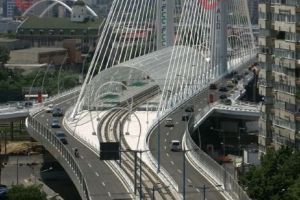 Accident ȘOCANT! Un şofer a „ZBURAT” de pe podul Basarab. Informaţii de ULTIMĂ ORĂ