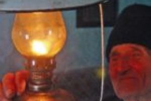 Cărăşenii, din nou fără curent electric! De această dată, din cauza vântului