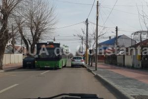Ironia strazii Pandurului din Constanta: Interzis la parcat pe trotuarul proaspat pavat. Traficul este sufocat (galerie foto + video)