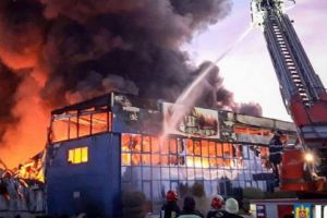 FOTO: Incendiu la cea mai mare hală de prelucrare a condimentelor din sud-estul Europei! Intervenţie eroică a pompierilor!
