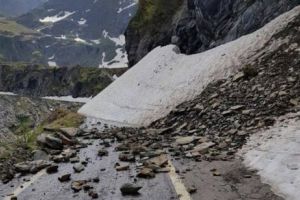 DEZASTRU pe DN 7A. Circulaţia este BLOCATĂ. Noapte albă pentru autorităţi
